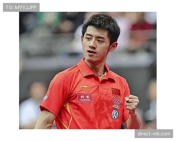 张继科这生活也太有戏了，沙发上名牌包和乒乓球拍随手堆成个小博物馆