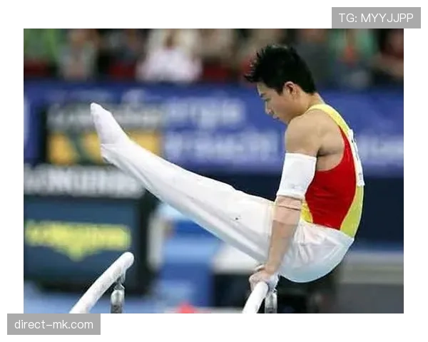 李小鹏穿得跟邻居大叔，比赛里竟然画风差这么多？